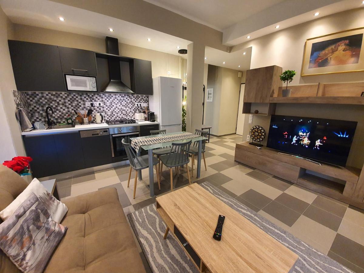 شقة أثينا  في Lukas-2 B/R Luxurious Flat With Veranda المظهر الخارجي الصورة