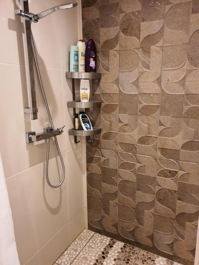 شقة أثينا  في Lukas-2 B/R Luxurious Flat With Veranda المظهر الخارجي الصورة