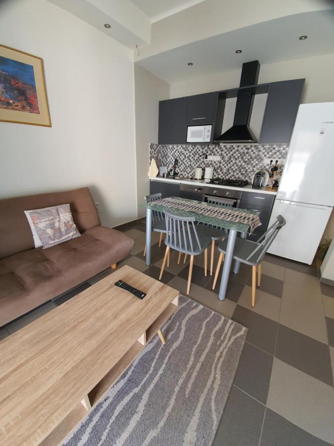 شقة أثينا  في Lukas-2 B/R Luxurious Flat With Veranda المظهر الخارجي الصورة