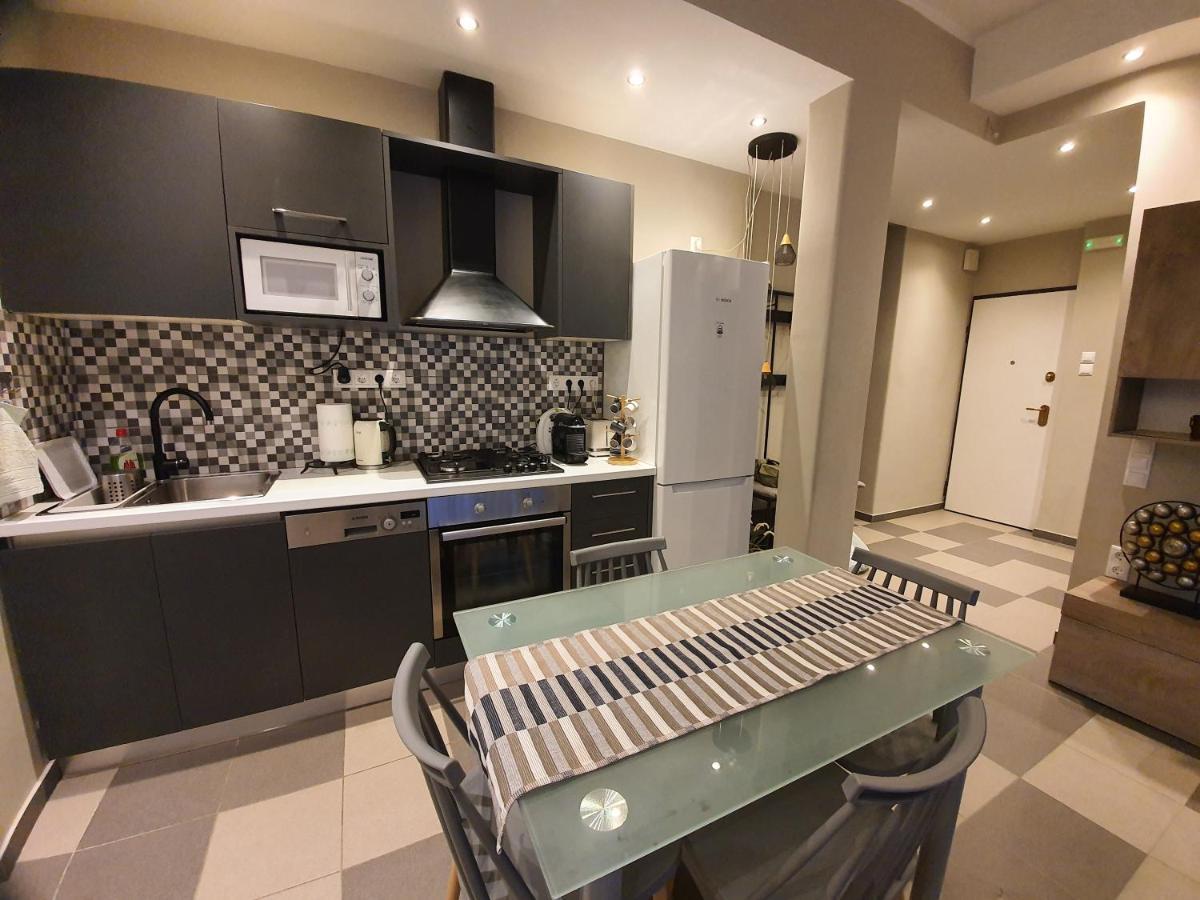 شقة أثينا  في Lukas-2 B/R Luxurious Flat With Veranda المظهر الخارجي الصورة