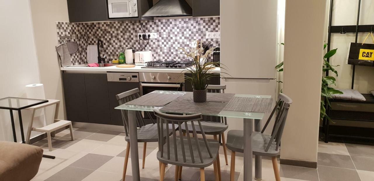 شقة أثينا  في Lukas-2 B/R Luxurious Flat With Veranda المظهر الخارجي الصورة